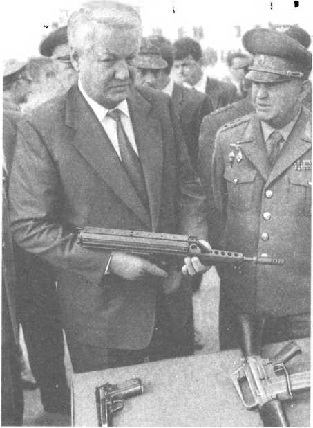 Ельцин и его генералы. Виктор Николаевич Баранец. Иллюстрация 24