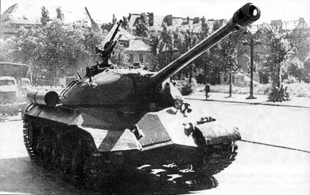 Танк войны ис. ИС 3 самоходка. ИС-3 1945 Г тяжёлый танк. Танк ИС-3м. ИС-3 на параде в Берлине.